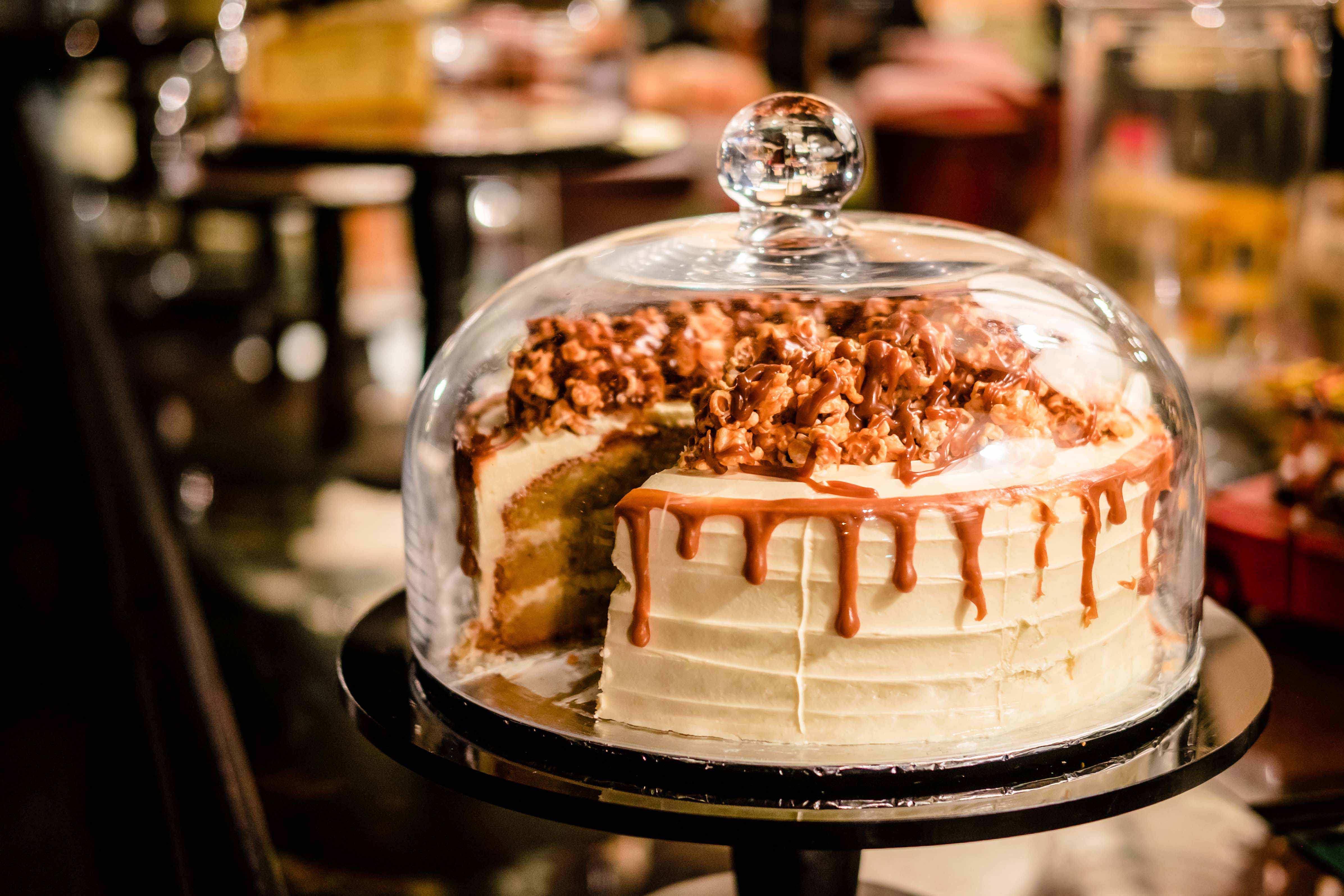 Cake Holders – Decorative Gifts
