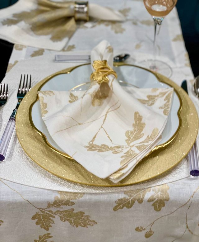 Acorn Gold 21" Napkin