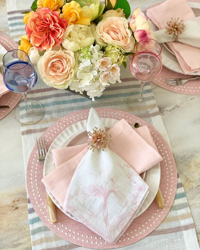 Spring Garden Rose 21" Napkin