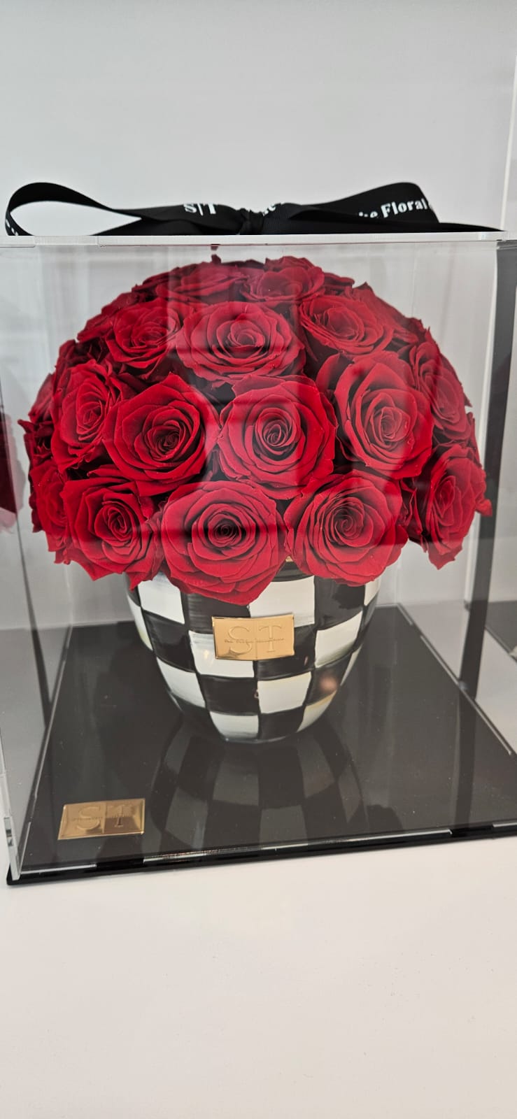 Black and White Mckenzie Vase with Preserved Red Roses in Acrylic Gift Box