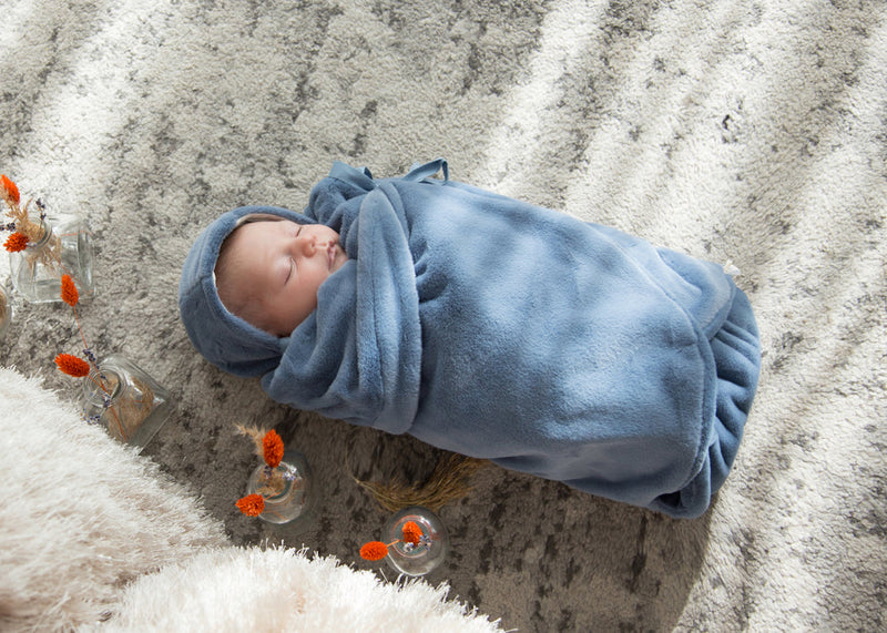 Cozy Wrap Blanket includes 2 sizes Bonnets